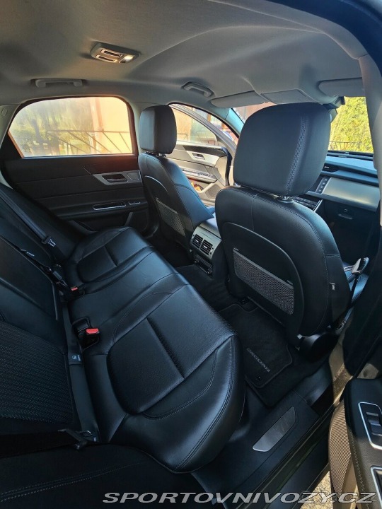 Jaguar XF 2,0   120 kW, výbava Pres 2017