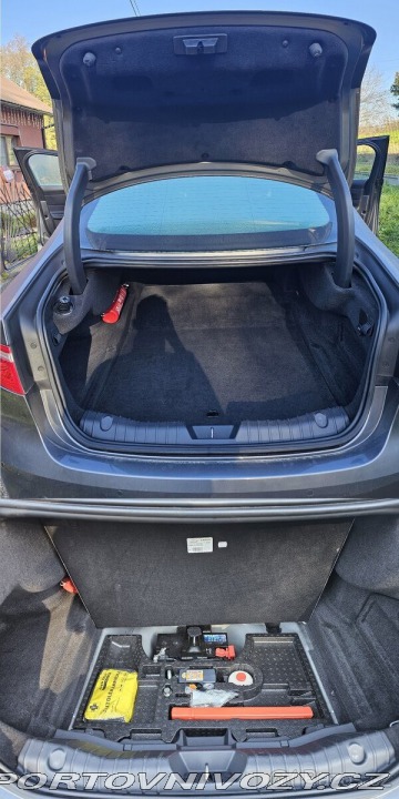 Jaguar XF 2,0   120 kW, výbava Pres 2017