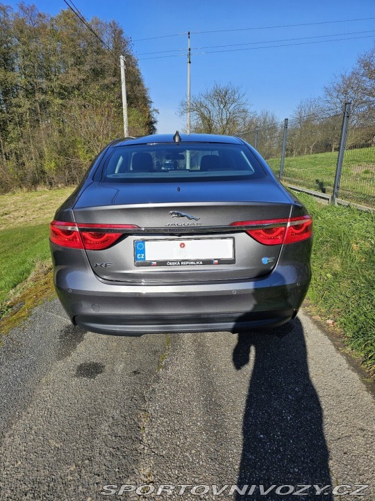Jaguar XF 2,0   120 kW, výbava Pres 2017