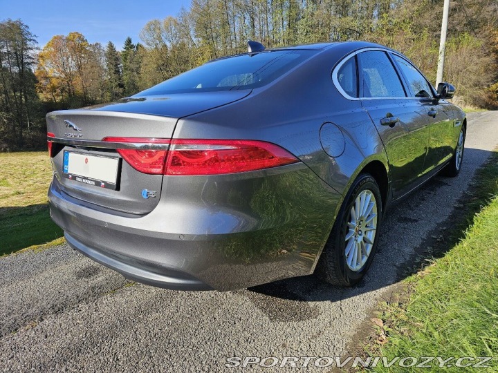Jaguar XF 2,0   120 kW, výbava Pres 2017