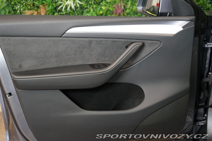 Tesla Model Y DUAL-MOTOR*PERFORMANCE* 2024