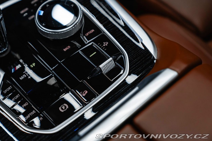 BMW X7 M50i, Bowers&Wilkins, 1800