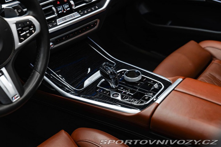 BMW X7 M50i, Bowers&Wilkins, 1800