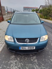 Volkswagen  Touran 2,0   Sedmimístný +Tažné
