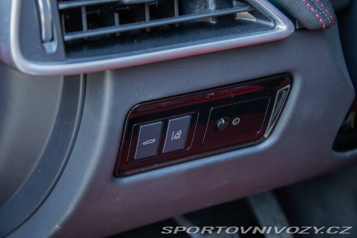 Jaguar XE 2.0 14D 180k R-Sport / A 2016