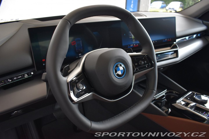 BMW 5 550e xDrive 2025