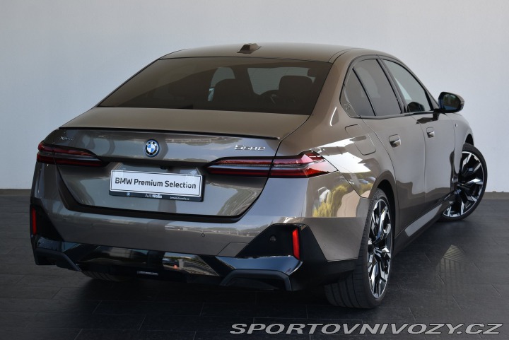 BMW 5 550e xDrive 2024