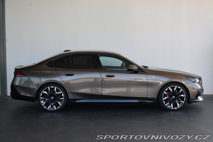 BMW 5 550e xDrive 2024