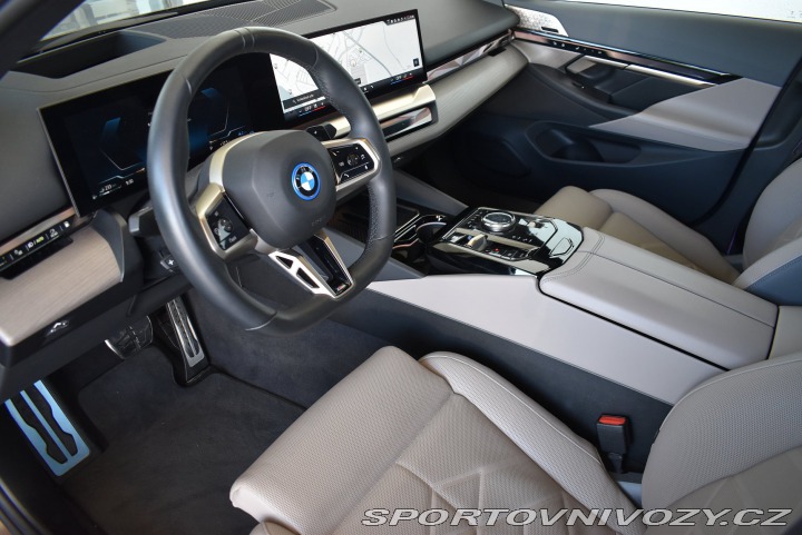 BMW 5 550e xDrive 2024