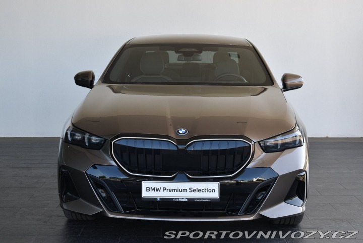 BMW 5 550e xDrive 2024