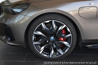 BMW 5 550e xDrive 2024