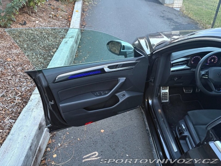 Volkswagen Arteon 2,0   R Shooting Brake 23 1800