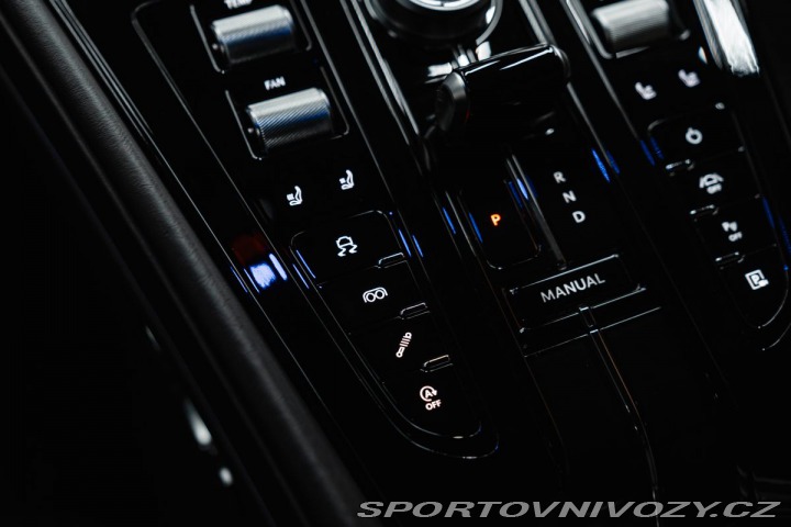 Aston Martin DB12 Coupé 44.0 V8, Inspire Co 1800