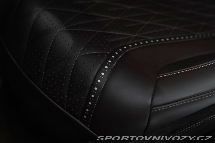 Aston Martin DB12 Coupé 44.0 V8, Inspire Co 1800