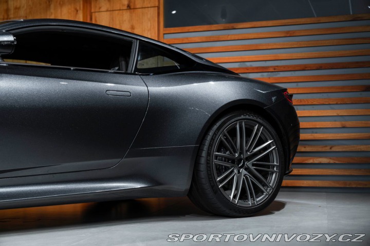 Aston Martin DB12 Coupé 44.0 V8, Inspire Co 2025