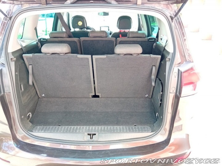 Opel Ostatní modely Zafira 2,0   96kw 7 míst 288 000 2012