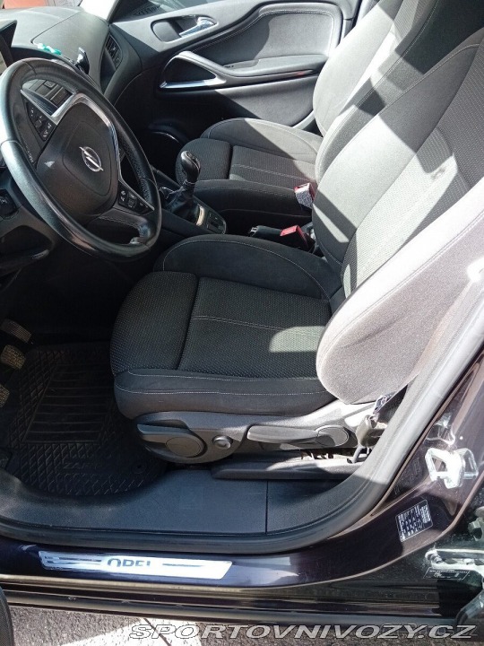 Opel Ostatní modely Zafira 2,0   96kw 7 míst 288 000 2012