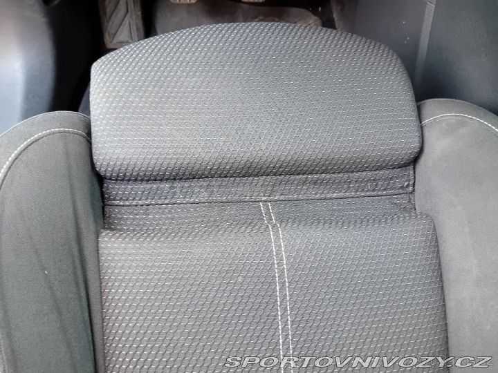 Opel Ostatní modely Zafira 2,0   96kw 7 míst 288 000 2012