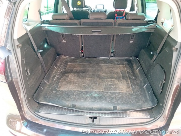 Opel Ostatní modely Zafira 2,0   96kw 7 míst 288 000 2012