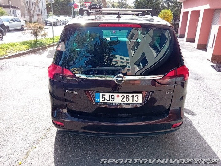 Opel Ostatní modely Zafira 2,0   96kw 7 míst 288 000 2012