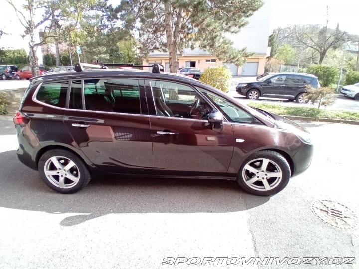Opel Ostatní modely Zafira 2,0   96kw 7 míst 288 000 2012