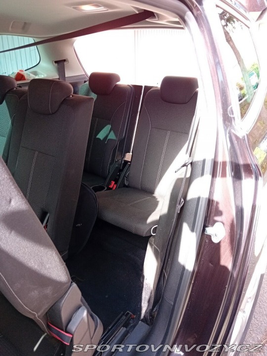 Opel Ostatní modely Zafira 2,0   96kw 7 míst 288 000 2012