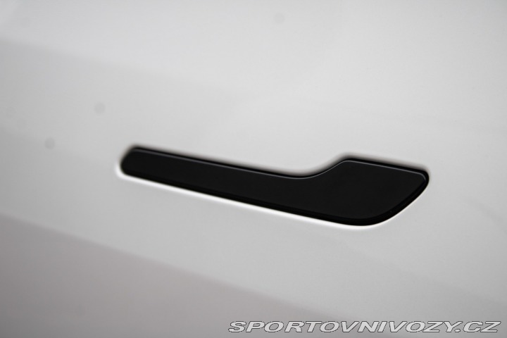 Tesla Model Y 324 kW, automat, 2021, L 2021