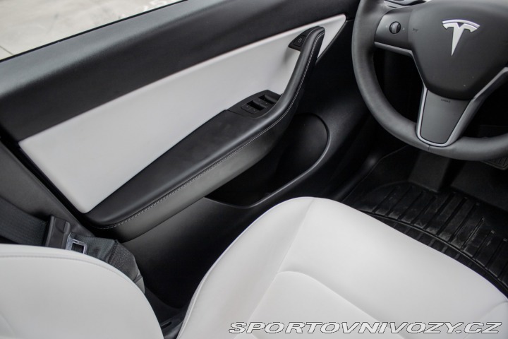 Tesla Model Y 324 kW, automat, 2021, L 2021