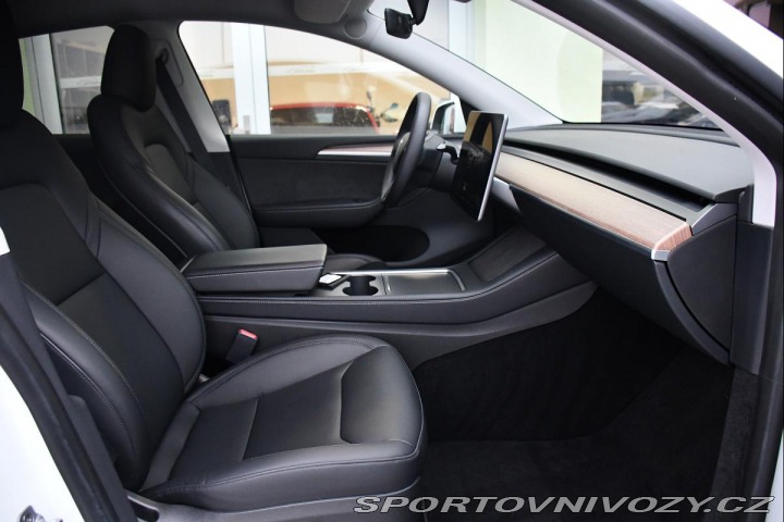 Tesla Model Y RWD STANDARD RANGE 1M 13t 2023