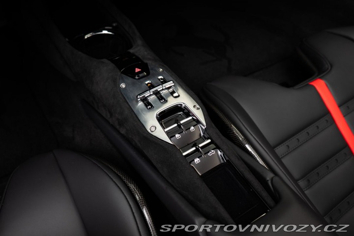 Ferrari 296 GTS Lift/CarPlay/Rosso im 1800