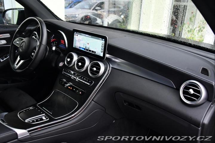 Mercedes-Benz Ostatní modely GLC 300e 4MATIC AMG TAŽNÉ 1M 2022
