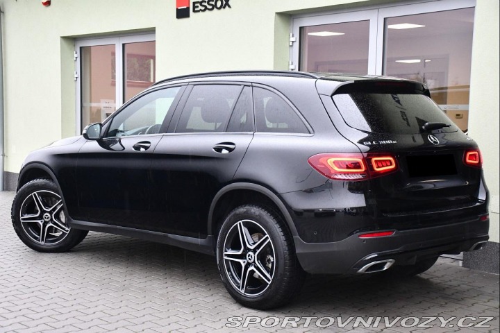 Mercedes-Benz Ostatní modely GLC 300e 4MATIC AMG TAŽNÉ 1M 2022
