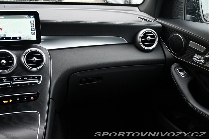 Mercedes-Benz Ostatní modely GLC 300e 4MATIC AMG TAŽNÉ 1M 2022