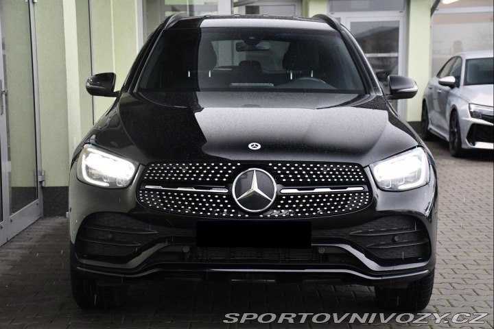 Mercedes-Benz Ostatní modely GLC 300e 4MATIC AMG TAŽNÉ 1M 2022