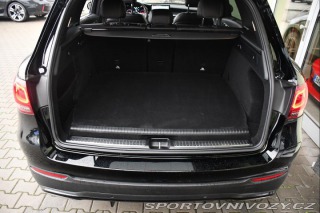 Mercedes-Benz Ostatní modely GLC 300e 4MATIC AMG TAŽNÉ 1M 2022