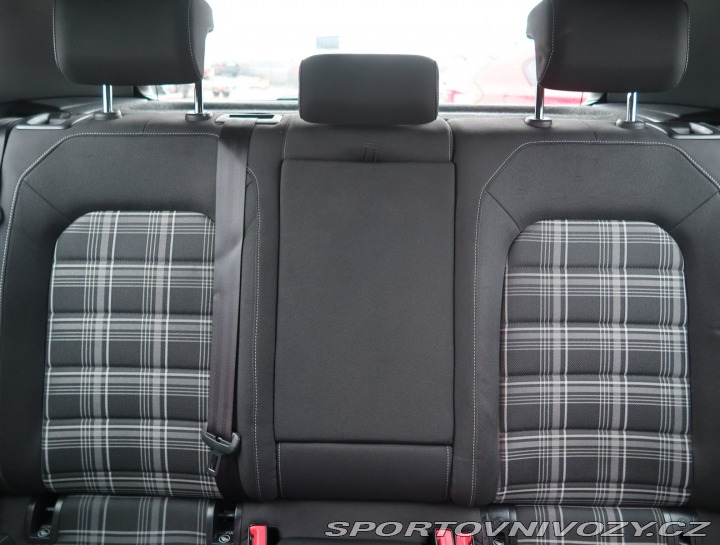 Volkswagen Golf Highline 2.0 TDI GTD 2016