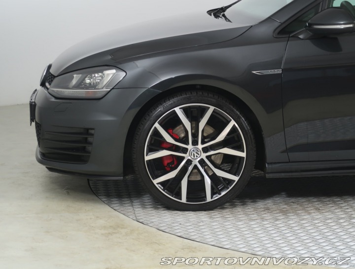 Volkswagen Golf Highline 2.0 TDI GTD 2016
