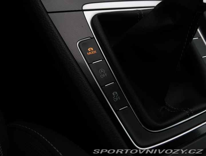 Volkswagen Golf Highline 2.0 TDI GTD 2016