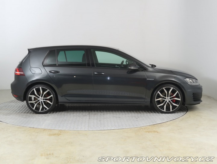 Volkswagen Golf Highline 2.0 TDI GTD 2016