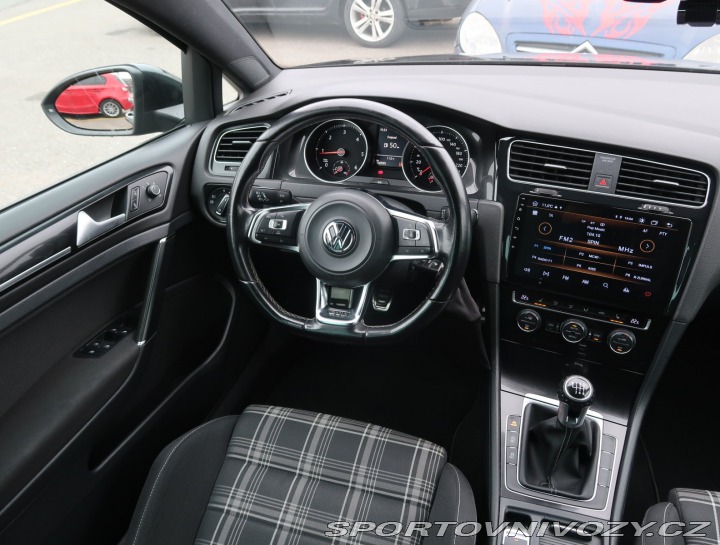 Volkswagen Golf Highline 2.0 TDI GTD 2016