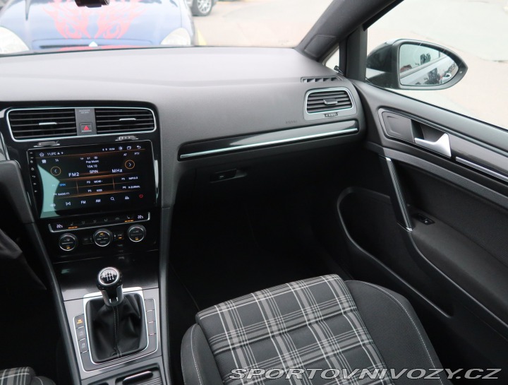 Volkswagen Golf Highline 2.0 TDI GTD 2016