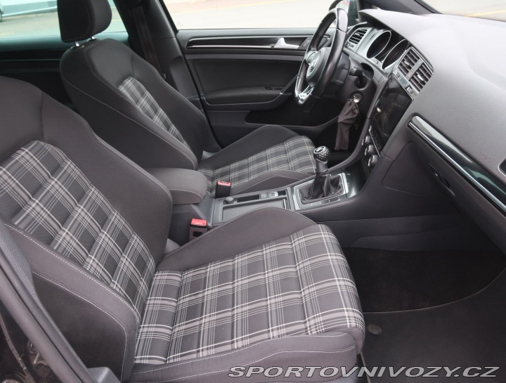 Volkswagen Golf Highline 2.0 TDI GTD 2016