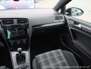 Volkswagen Golf Highline 2.0 TDI GTD 2016