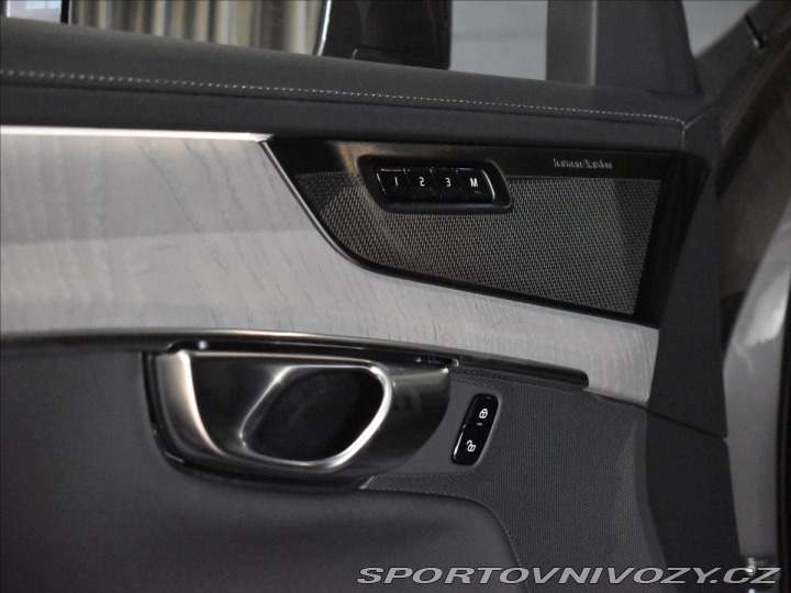 Volvo Ostatní modely XC90 2,0 T8  XC90 Plus Bright 2025