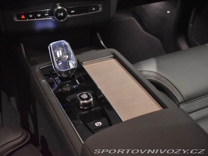 Volvo Ostatní modely XC90 2,0 T8  XC90 Plus Bright 2025