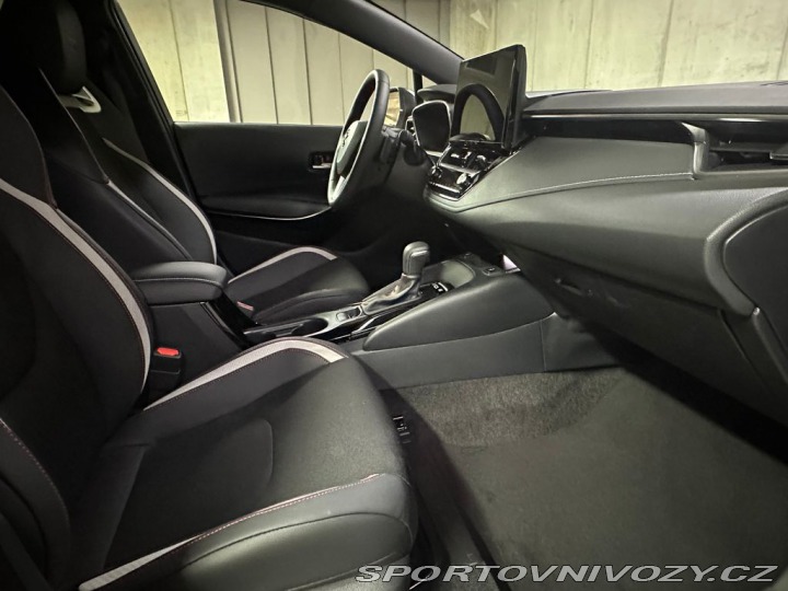 Toyota Corolla GR Sport 2.0 Hybrid e-CVT 2025