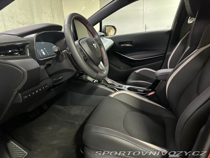 Toyota Corolla GR Sport 2.0 Hybrid e-CVT 2025