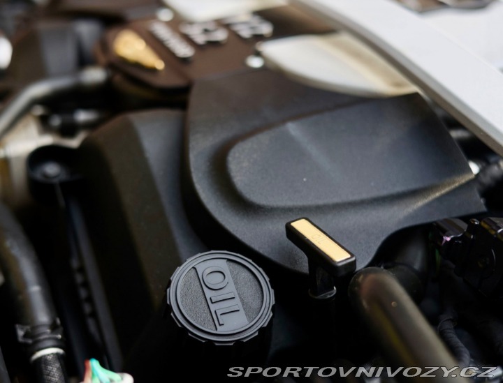 Aston Martin DB11 DB11 5.2 V12 | 360kamera 2016