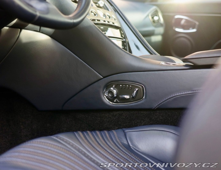 Aston Martin DB11 DB11 5.2 V12 | 360kamera 2016