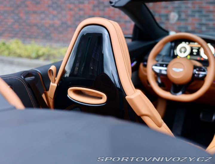 Aston Martin DB12 4.0 V8 Volante | Green m 2024